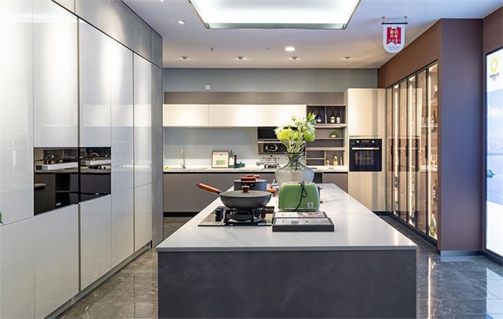 Slitstarkt köksskåp i lack